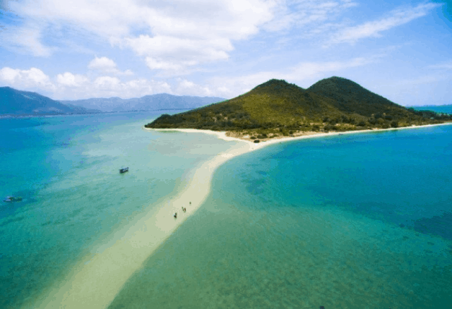Biển xanh cát trắng đảo Điệp Sơn