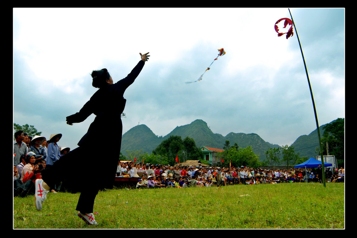 Trò chơi ném còn truyền thống ở Việt Nam