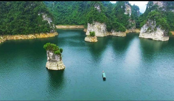 Vẻ hoang sơ kỳ bí hồ Na Hang