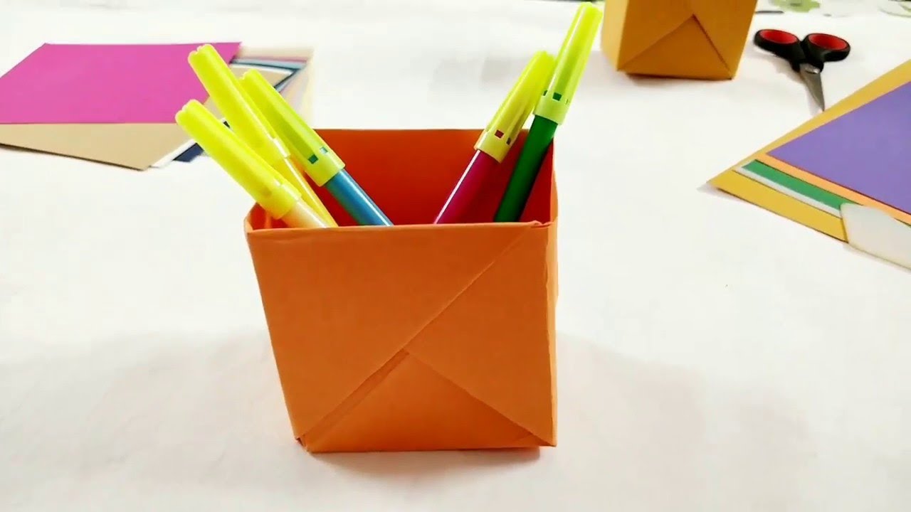 Hộp đựng bút bằng giấy cứng đơn giản